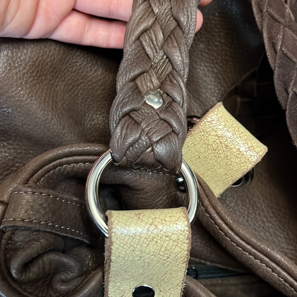 Y2K TYLIE MALIBU LEATHER BRAIDED HANDLE CREAM & BROWN SHOULDER BAG - Picture 13 of 16